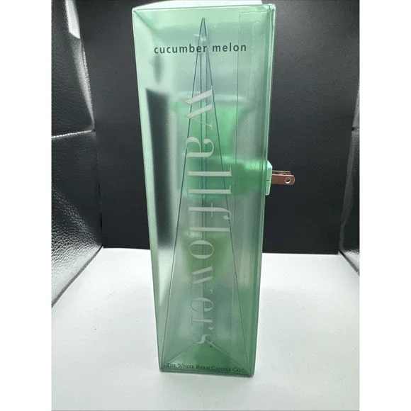 Bath & Body Works Wallflowers White Barn Candle Cucumber Melon Retired Rare NIP‎ - Picture 2 of 4